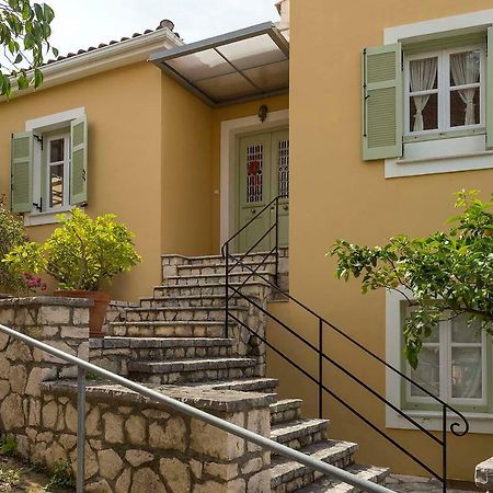 Yellow House Ithaca Ваті Екстер'єр фото