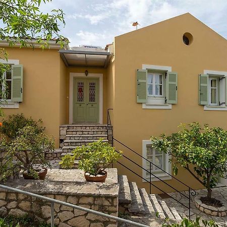 Yellow House Ithaca Ваті Екстер'єр фото