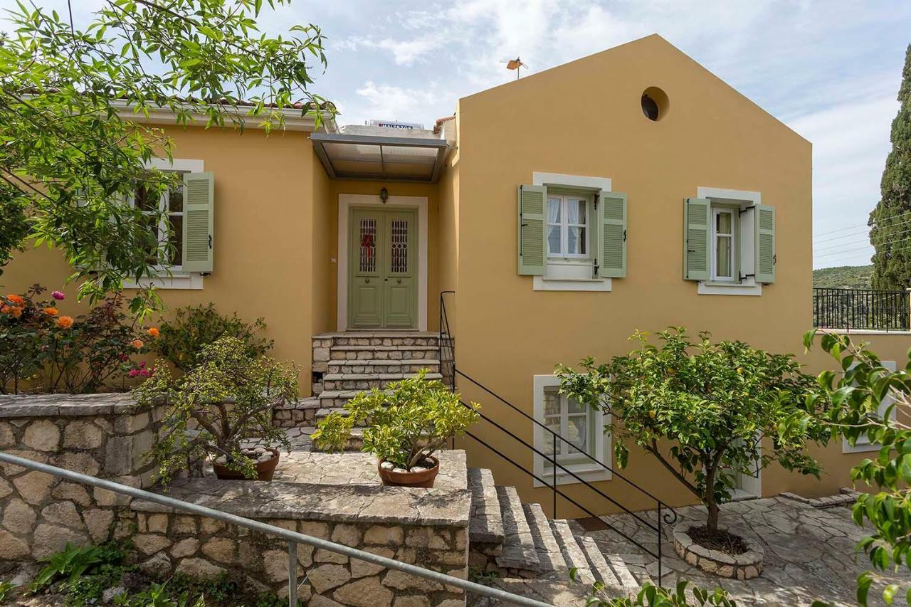Yellow House Ithaca Ваті Екстер'єр фото
